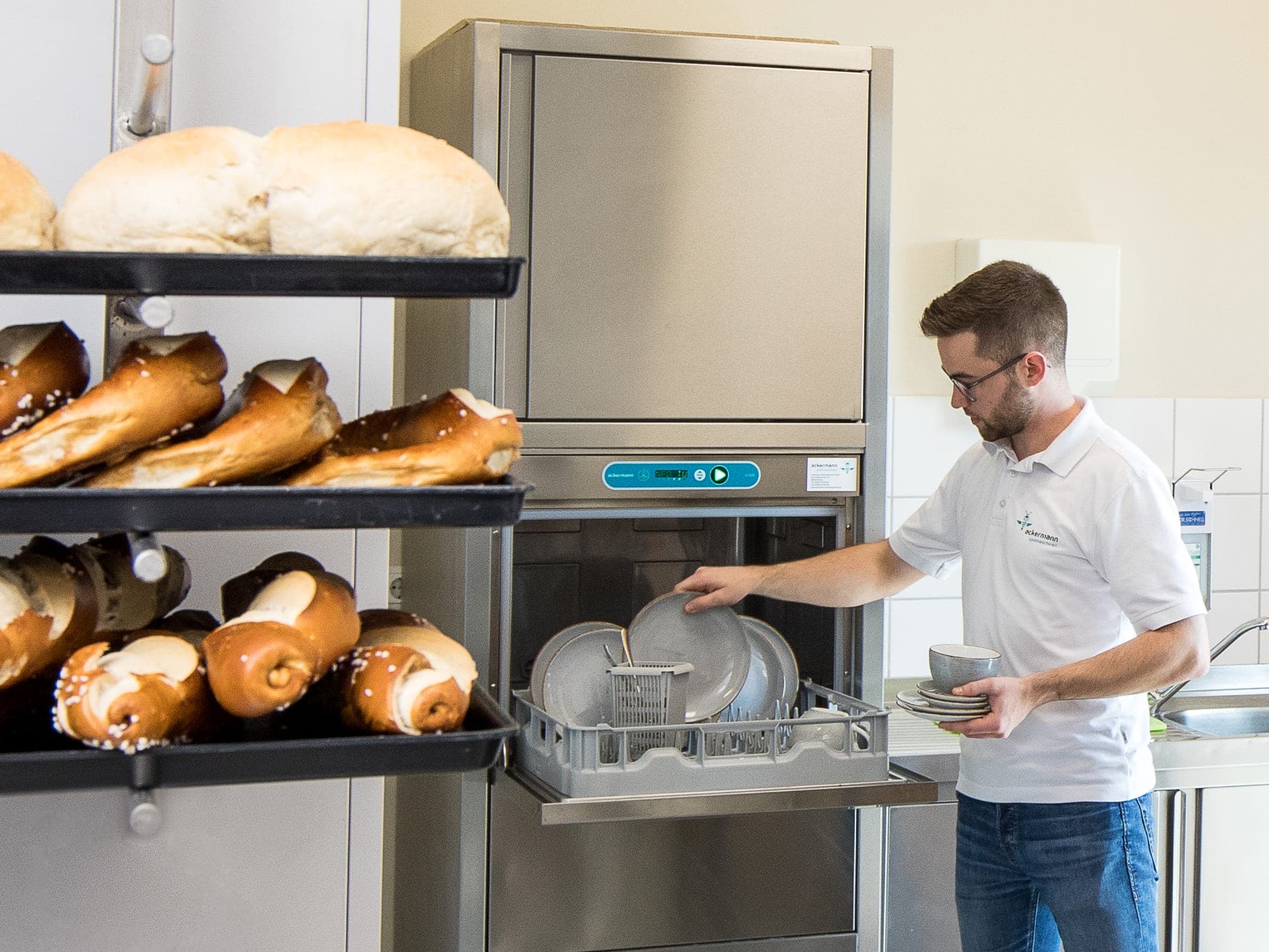 Untertischspülmaschine in einer Bäckerei in Grünkraut